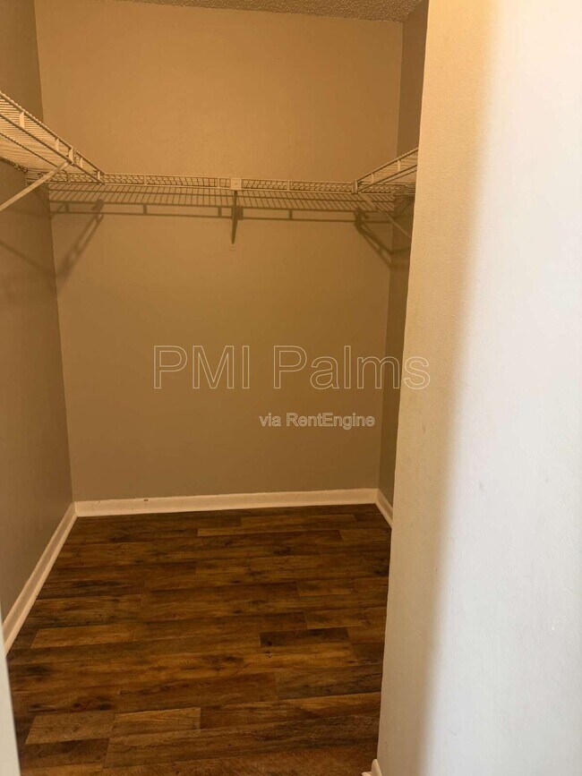 Building Photo - 1236 Pine Ridge Cir W