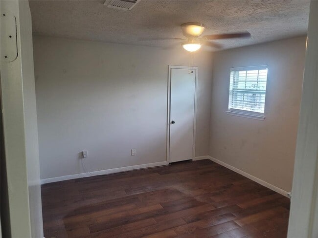 Building Photo - 10601 Sagewind Dr