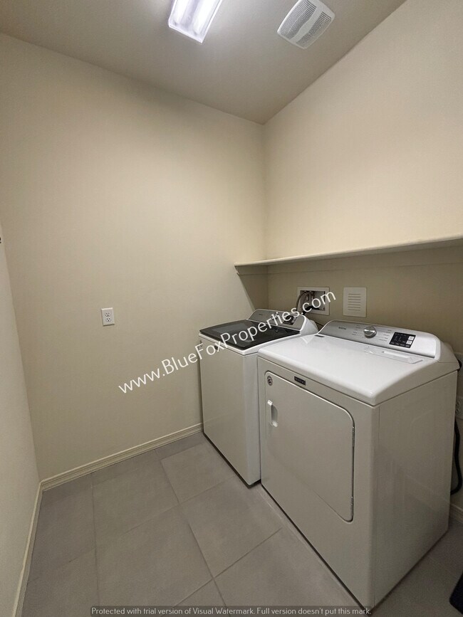 Building Photo - 13384 E Knipe Pl