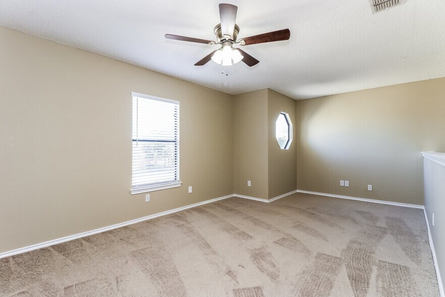 Building Photo - 5216 Dillon Cir