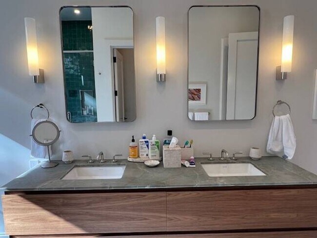 Building Photo - 9 Willow Pond Rd