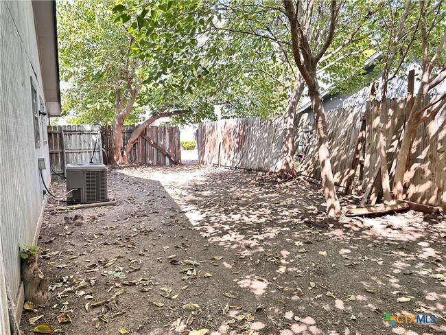 Building Photo - 614 Mill St