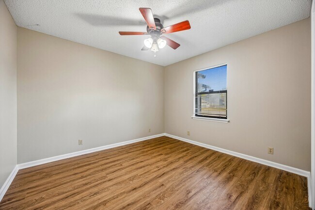 Building Photo - 132 Woodvalley Ct