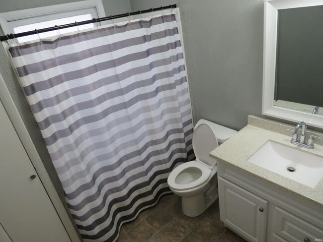 Building Photo - 413 W Harrison St