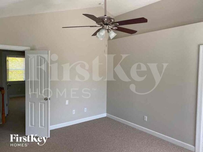 Building Photo - 307 Lucas Park Dr