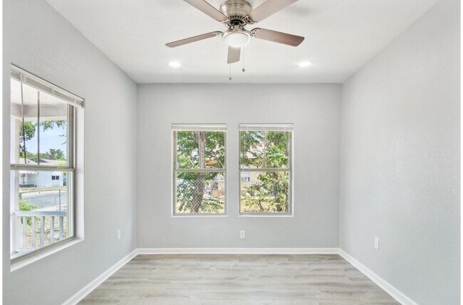 Building Photo - Charming and Modern Living Near Downtown San Antonio