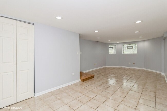 Building Photo - 3505 N Whipple St
