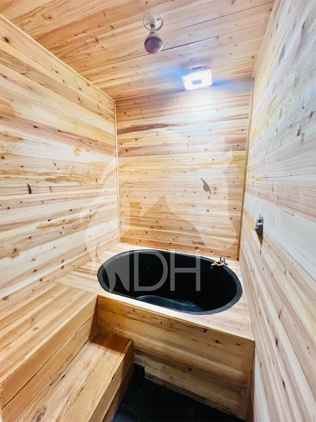 Building Photo - "Charming 4-Bedroom Home with Beautiful Hardwood Floors on South Harding Street!"