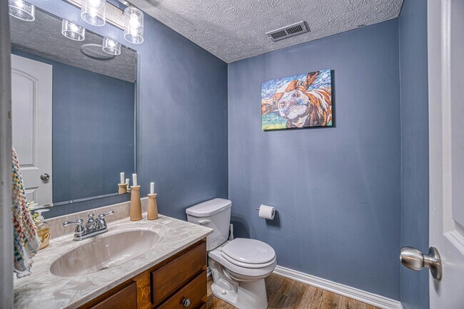 Building Photo - 4880 Imperial Dr