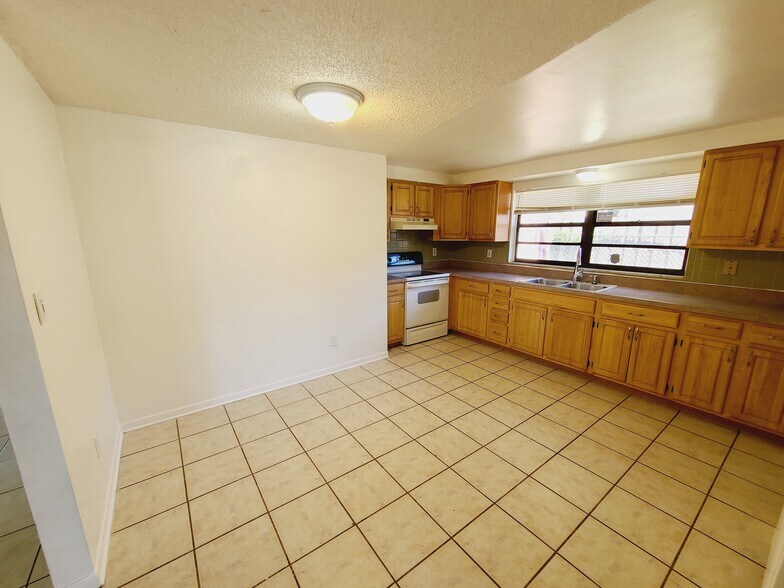 Building Photo - 4747 15th Ave S