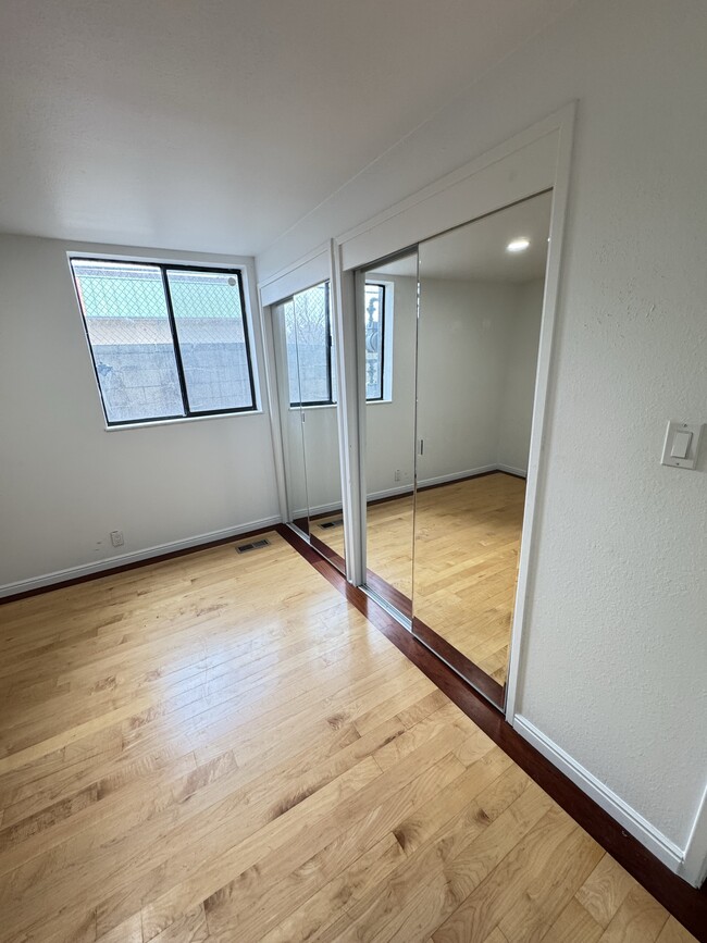 Building Photo - 425 S 900 E