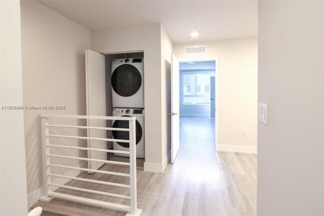 Building Photo - 2 bedroom in Aventura FL 33180
