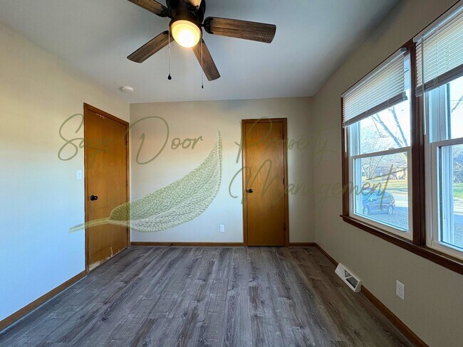 Building Photo - 1016-1018 SW Kingscross Rd