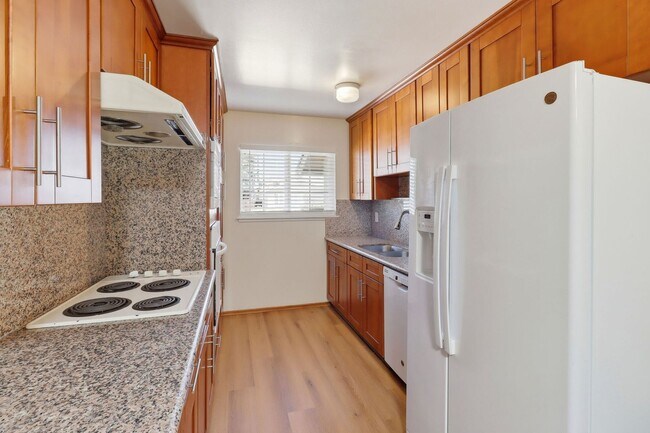 Building Photo - What a Great Home! Available Now!