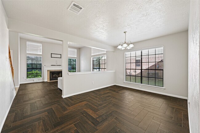 Building Photo - 1555 Hillside Elm St