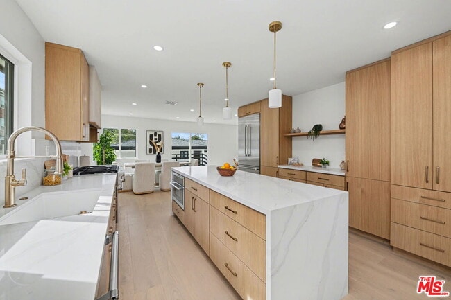 Building Photo - 2831 Overland Ave