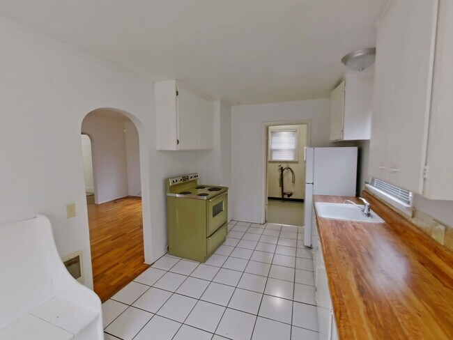 Building Photo - 1403 Cross St