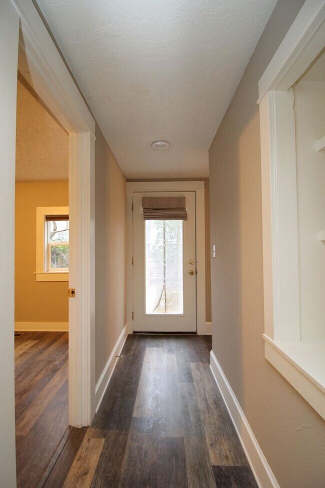 Building Photo - 5325 N Fessenden St