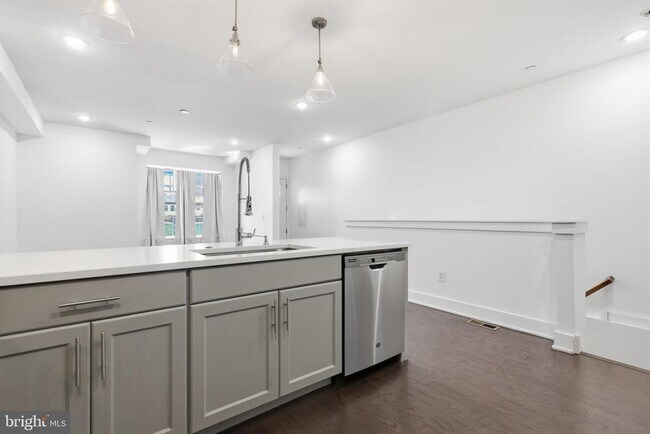 Building Photo - 516 W Montgomery Ave