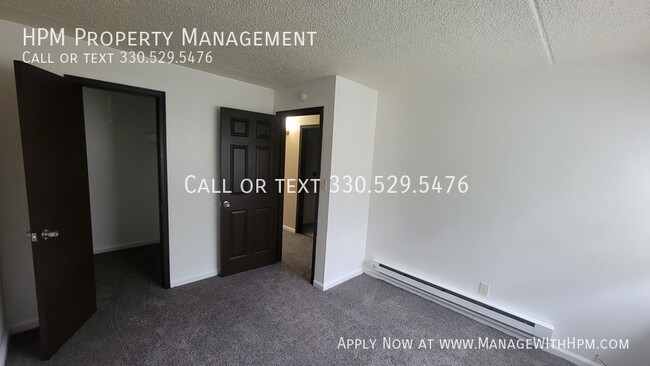 Building Photo - 723 E Waterloo Rd