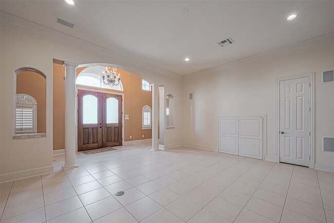 Building Photo - 14010 Barnhart Blvd