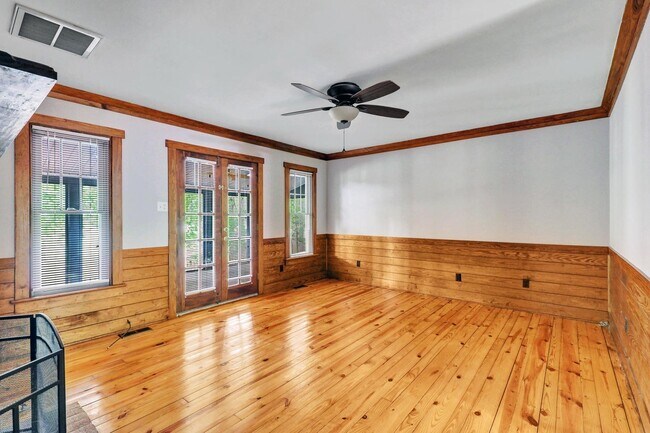 Building Photo - 3 Bedroom Cape in Brandermill!