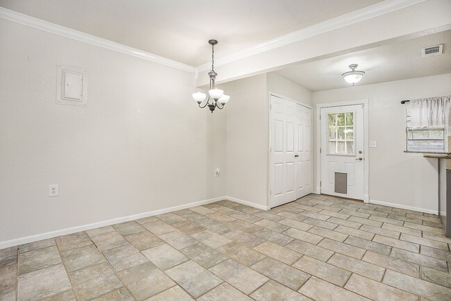 Building Photo - 1526 15th Ave N