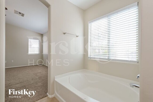 Building Photo - 10616 S Lucius Dr