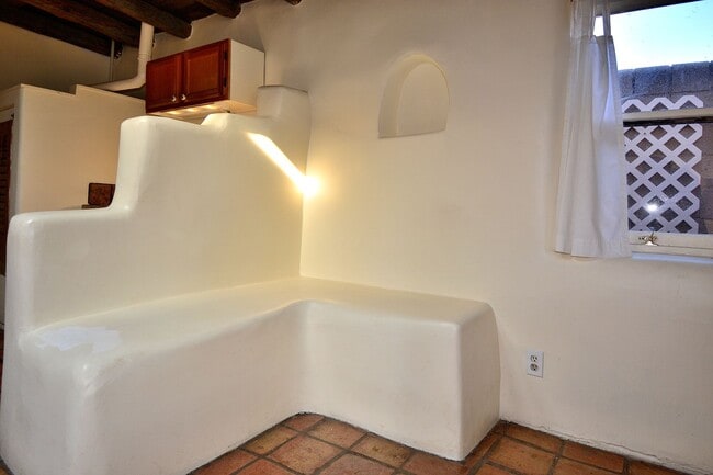 Building Photo - 142 Duran St