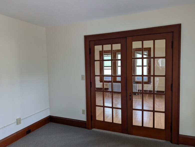 Building Photo - 121 Mansfield Ave