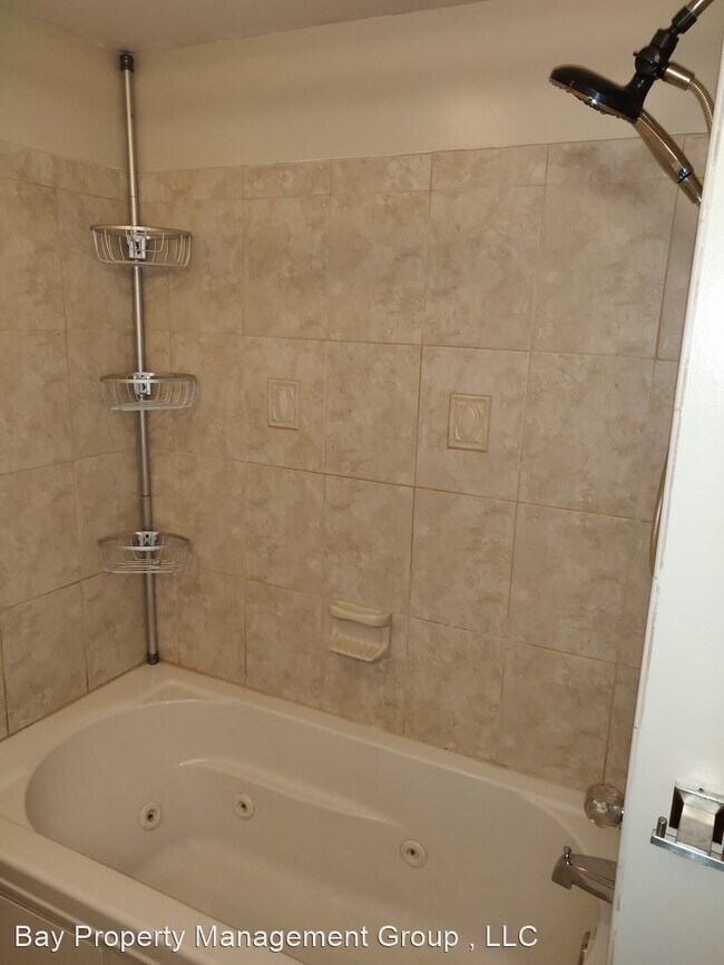 Building Photo - 2 br, 2.5 bath House - 1102 Washington Blvd