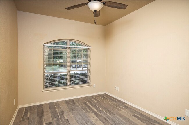 Building Photo - 433 Stonebrook Dr