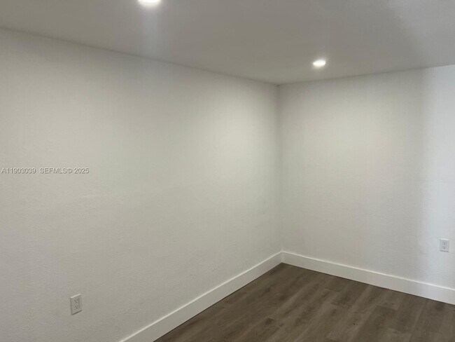 Building Photo - 1236 NW 4th Ave