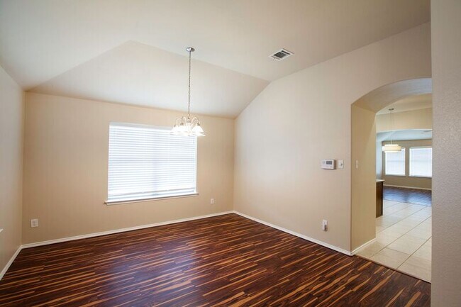 Building Photo - 709 Alder Dr