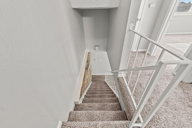 Building Photo - Remodeled 2 Bedroom Condo with Garage