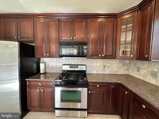 Building Photo - 13846 Greendale Dr