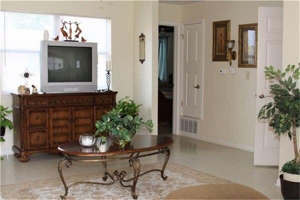 Building Photo - 140 N Summit Rd