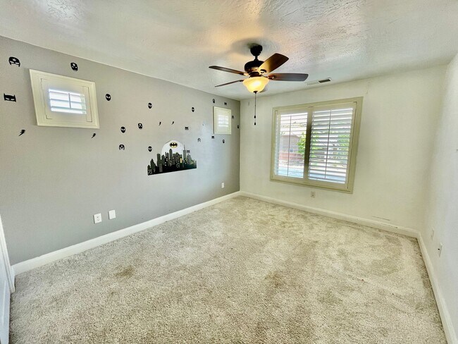 Building Photo - Beautiful Five Bedroom with Office in Desert Hills