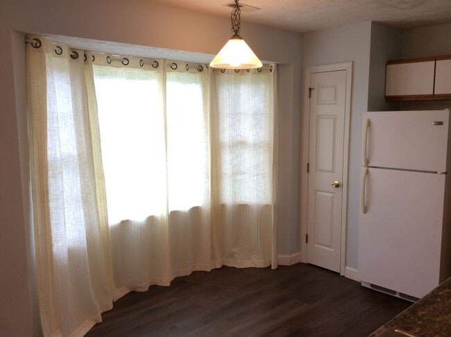 Building Photo - Located in the Heart of Havelock!