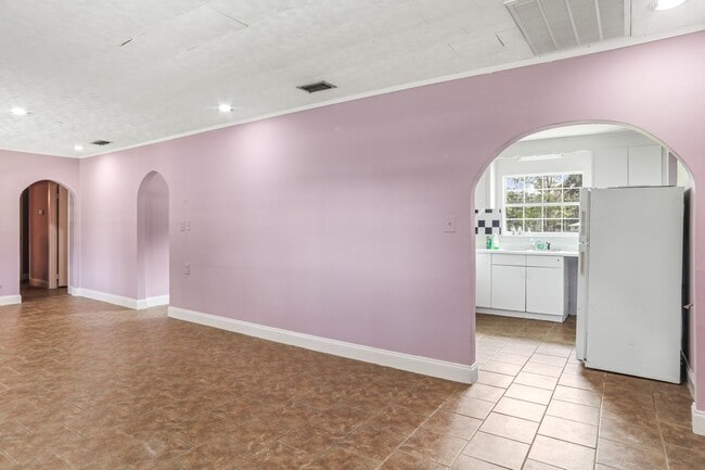 Building Photo - 3bd 2.5ba HOME FOR RENT! With Bonus Space!