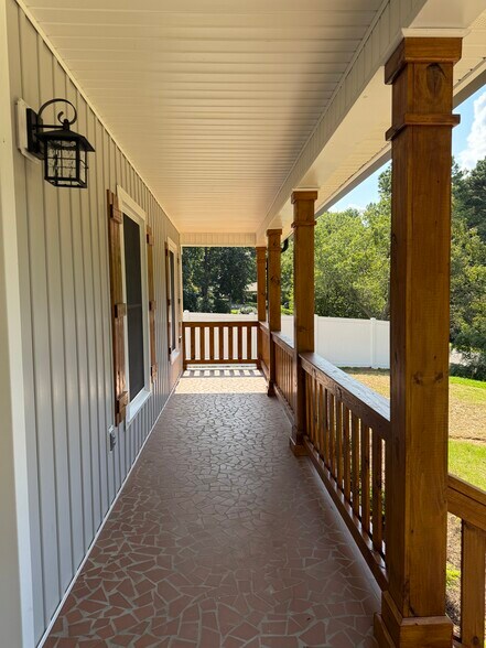 Building Photo - 725 Brookside Dr
