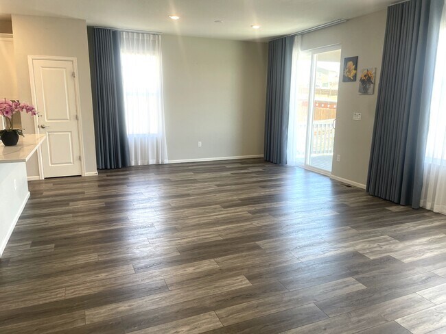 Building Photo - 4420 S Perth Ct