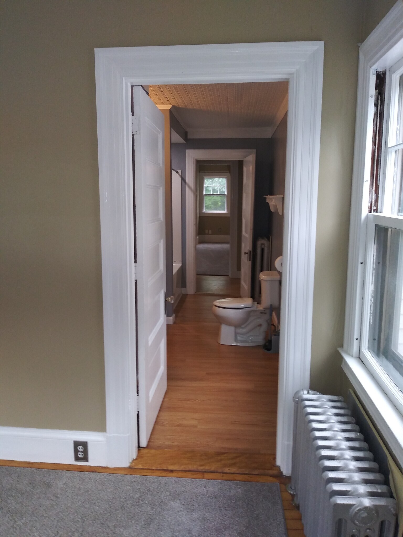 Full Bath - 18 Auburn St