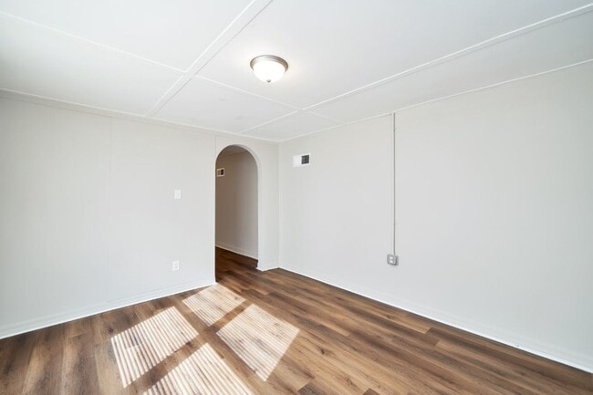 Building Photo - Newly Renovated 4BR Home- Move in Ready!