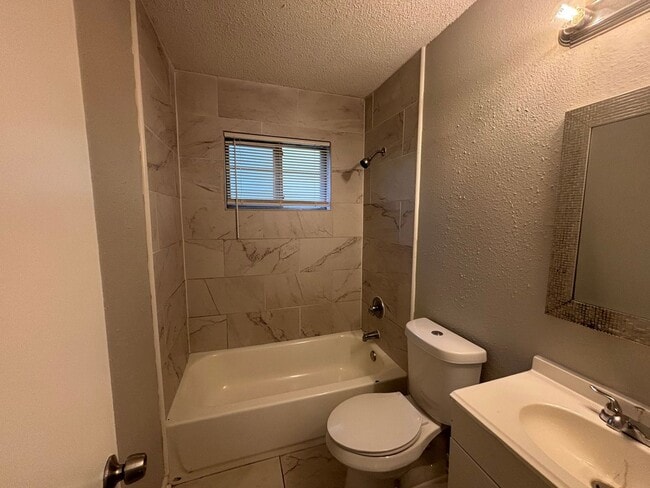 Building Photo - 3432 Tellico Dr