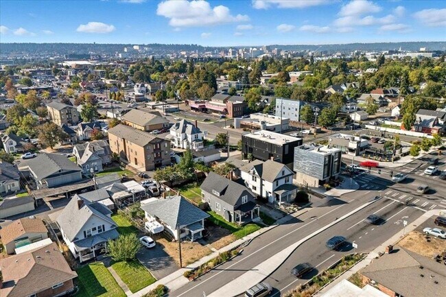 Building Photo - **Coming Soon** 5 Bedroom House Near Gonzaga