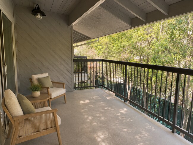 Building Photo - 2222 Los Feliz Dr