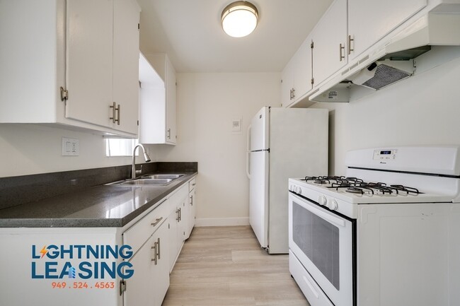 Building Photo - 14766 Delano St