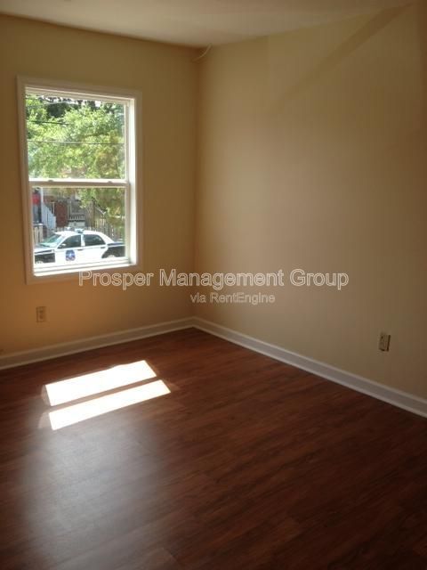 Building Photo - 122 Drake St