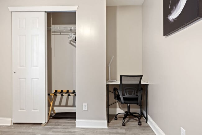 Building Photo - 1523 S East St